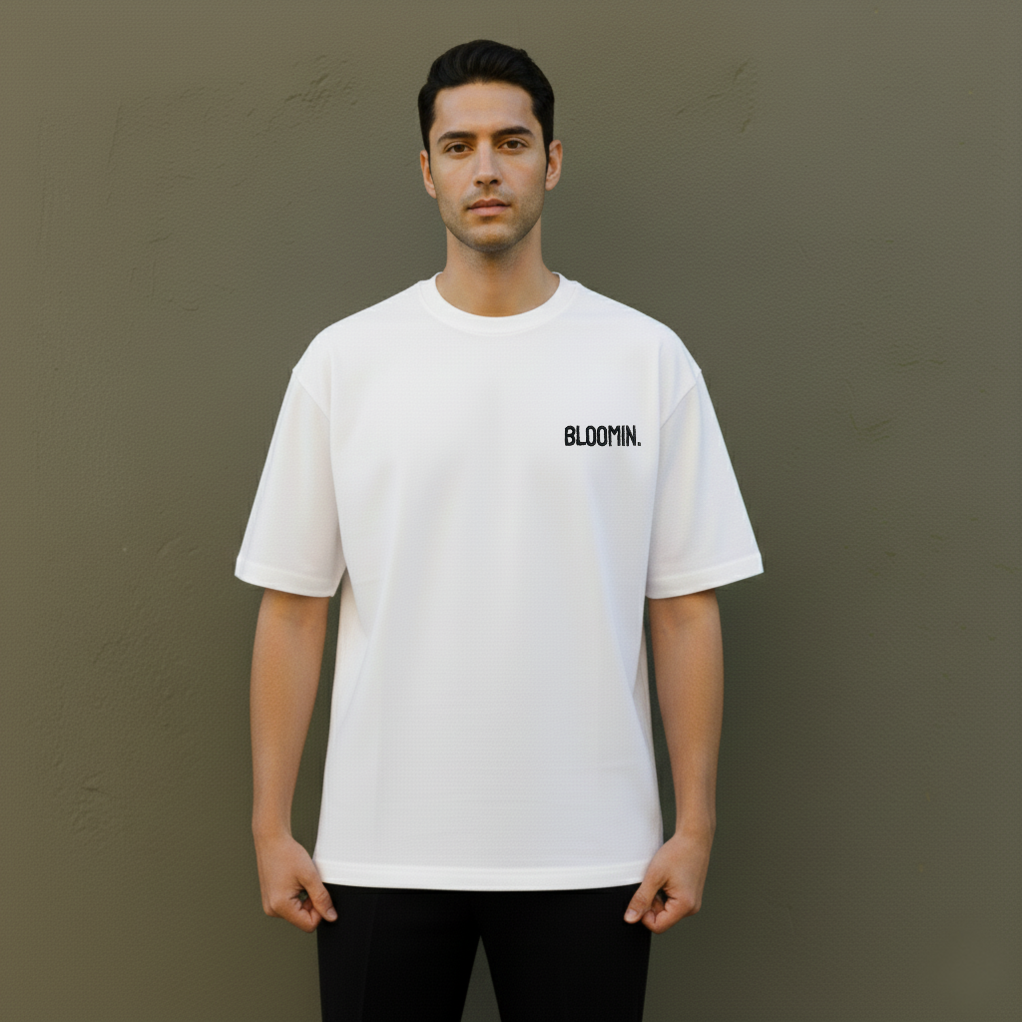 ESSENTIAL - WHITE/BLACK