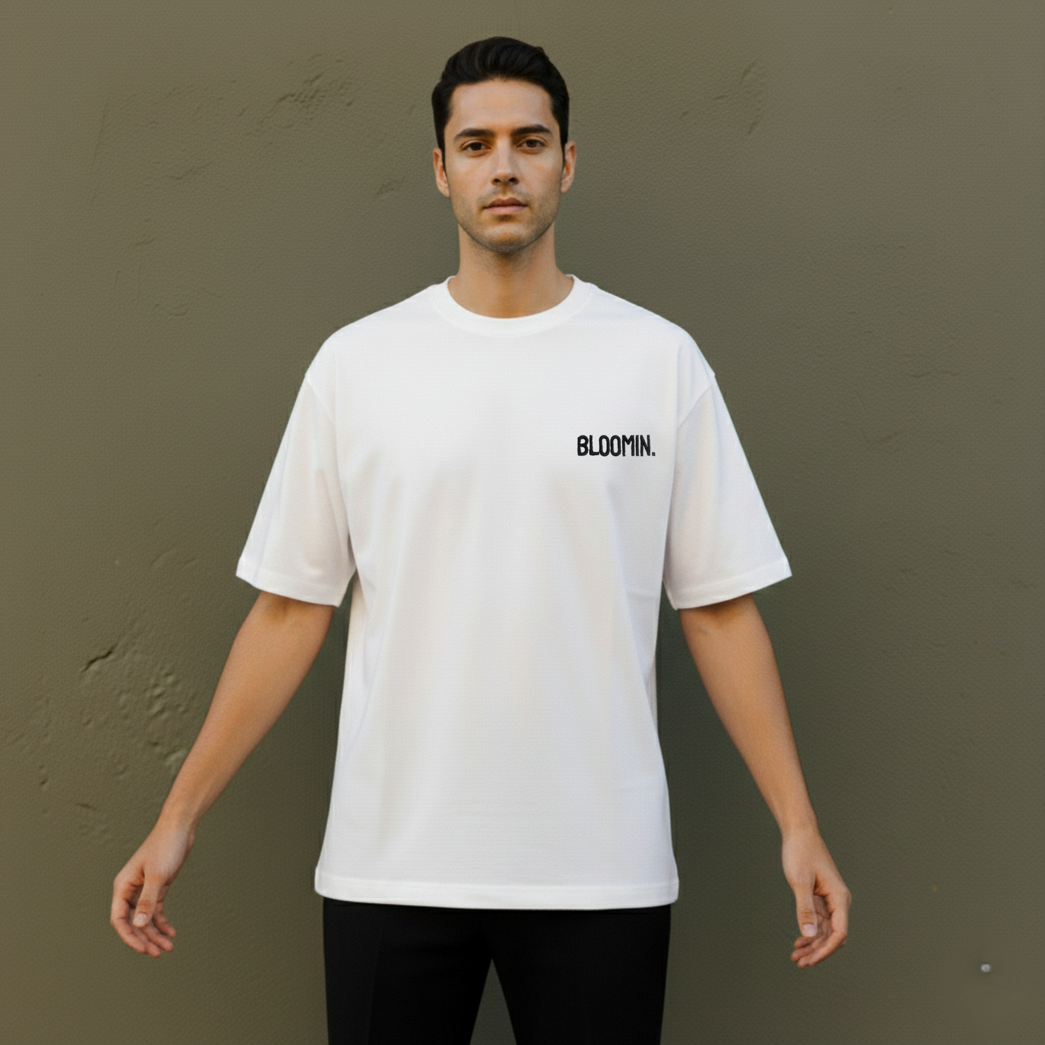 ESSENTIAL - WHITE/BLACK